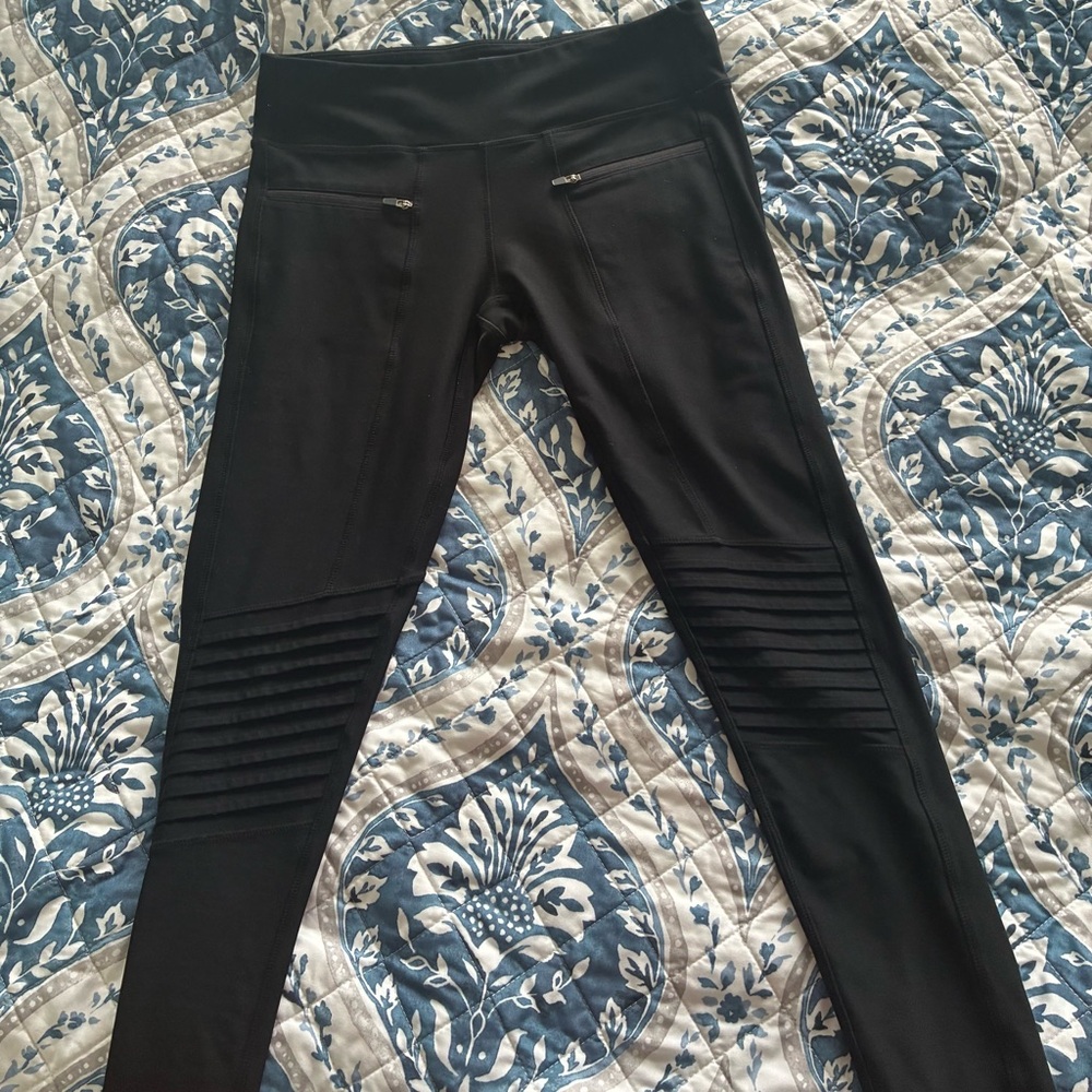 Mondetta Black Leggings with Zipper Pockets and Ribbed Detail Women’s Medium